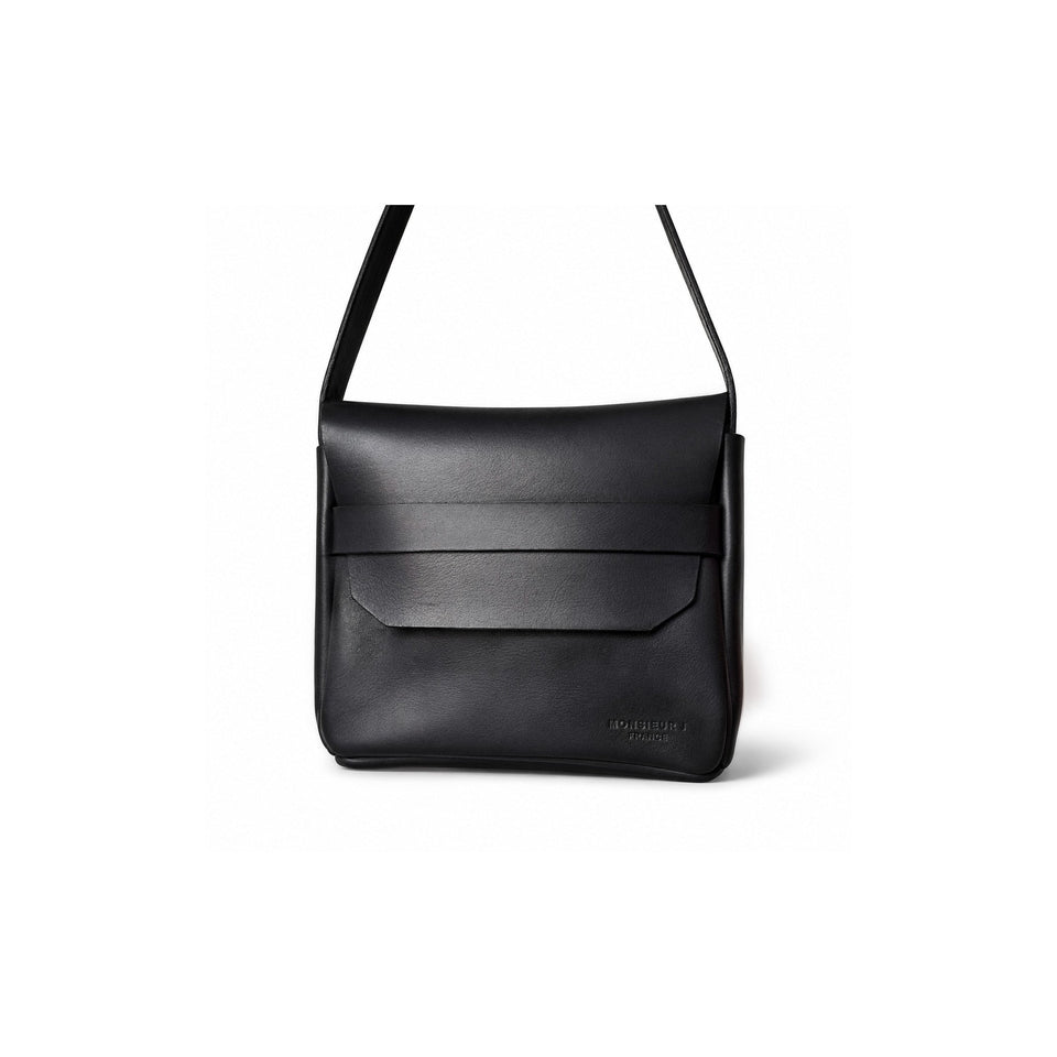 Sac noir à bandoulière sur fond blanc - Monsieur J