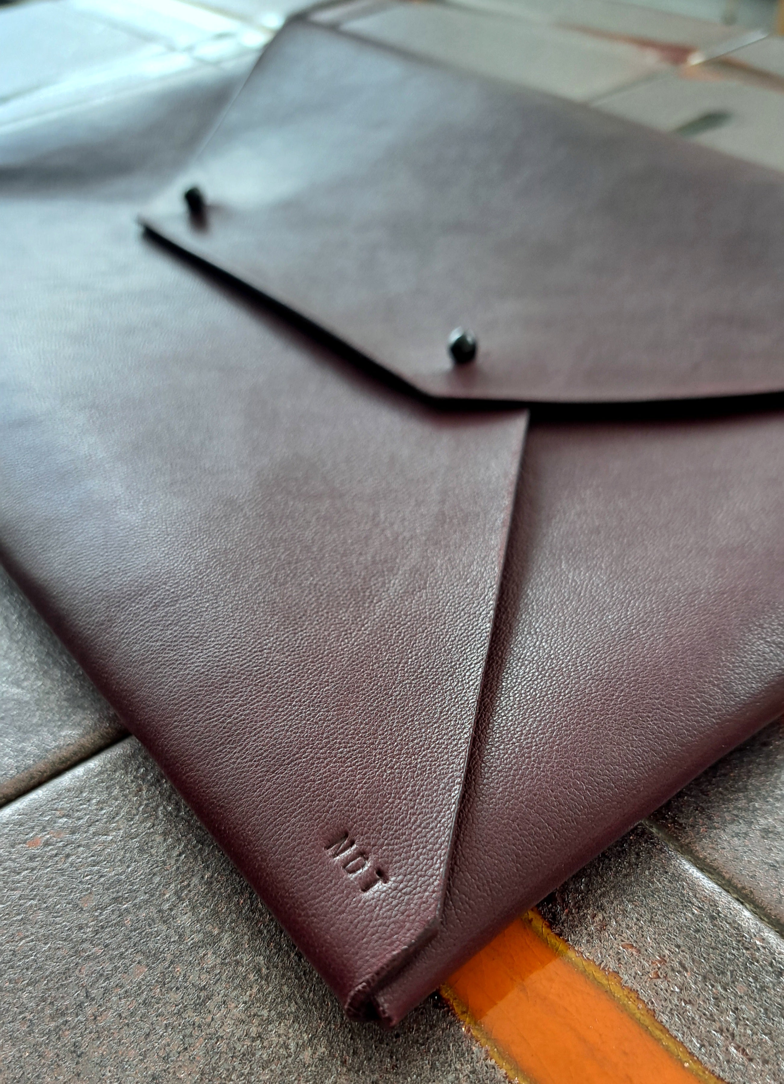 Housse Macbook cuir - Monsieur J 